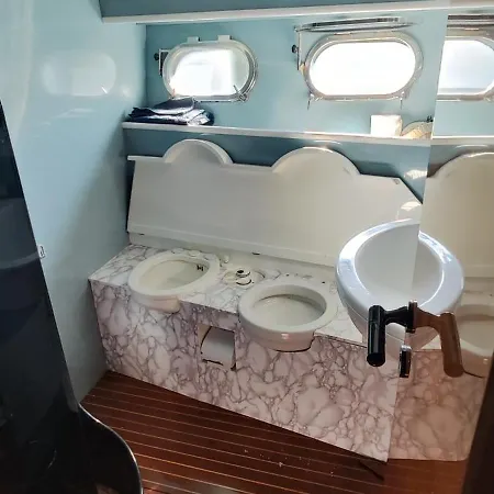 船上ホテル Moonlight Houseboat *