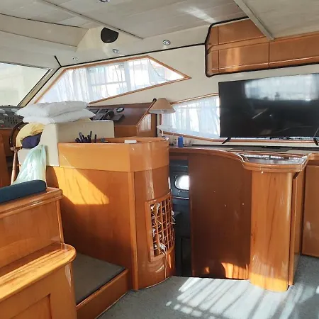 Hotel na wodzie Moonlight Houseboat *