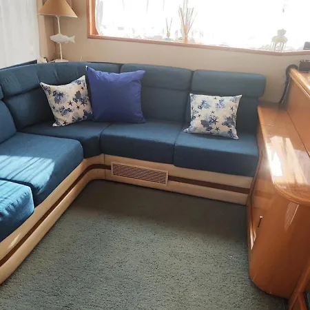 Hotel na wodzie Moonlight Houseboat *