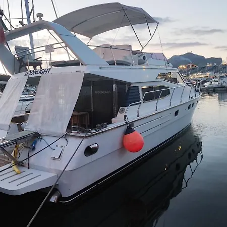 Moonlight Houseboat *