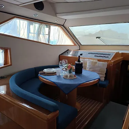 船上ホテル Moonlight Houseboat *