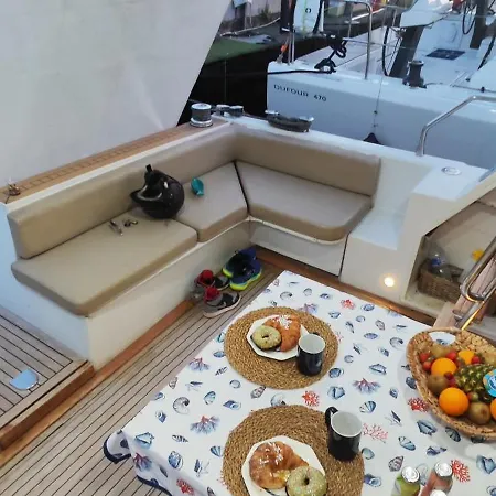 Moonlight Houseboat Hotel na wodzie