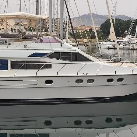 船上ホテル Moonlight Houseboat パレルモ