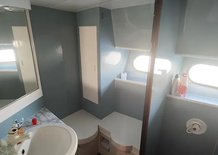 Moonlight Houseboat *