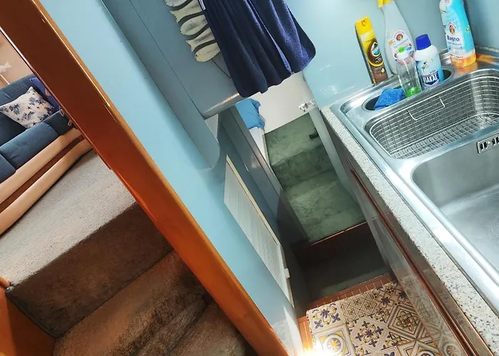 Moonlight Houseboat Botel *