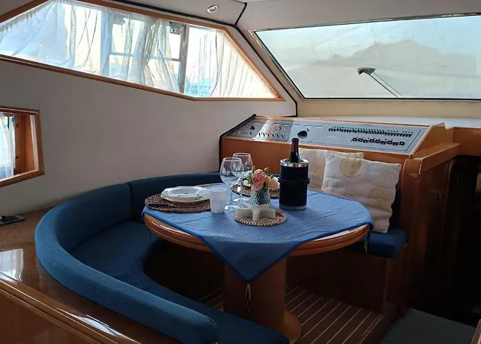 Botel Moonlight Houseboat *