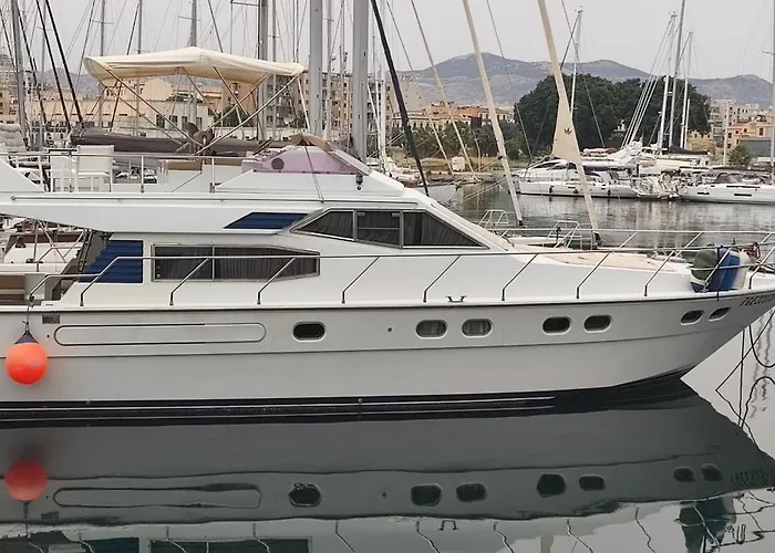 Botel Moonlight Houseboat Palermo