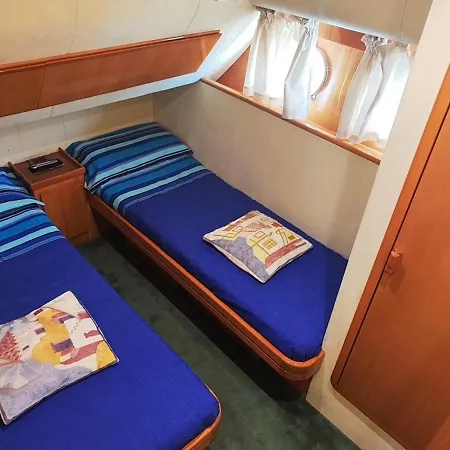 Moonlight Houseboat